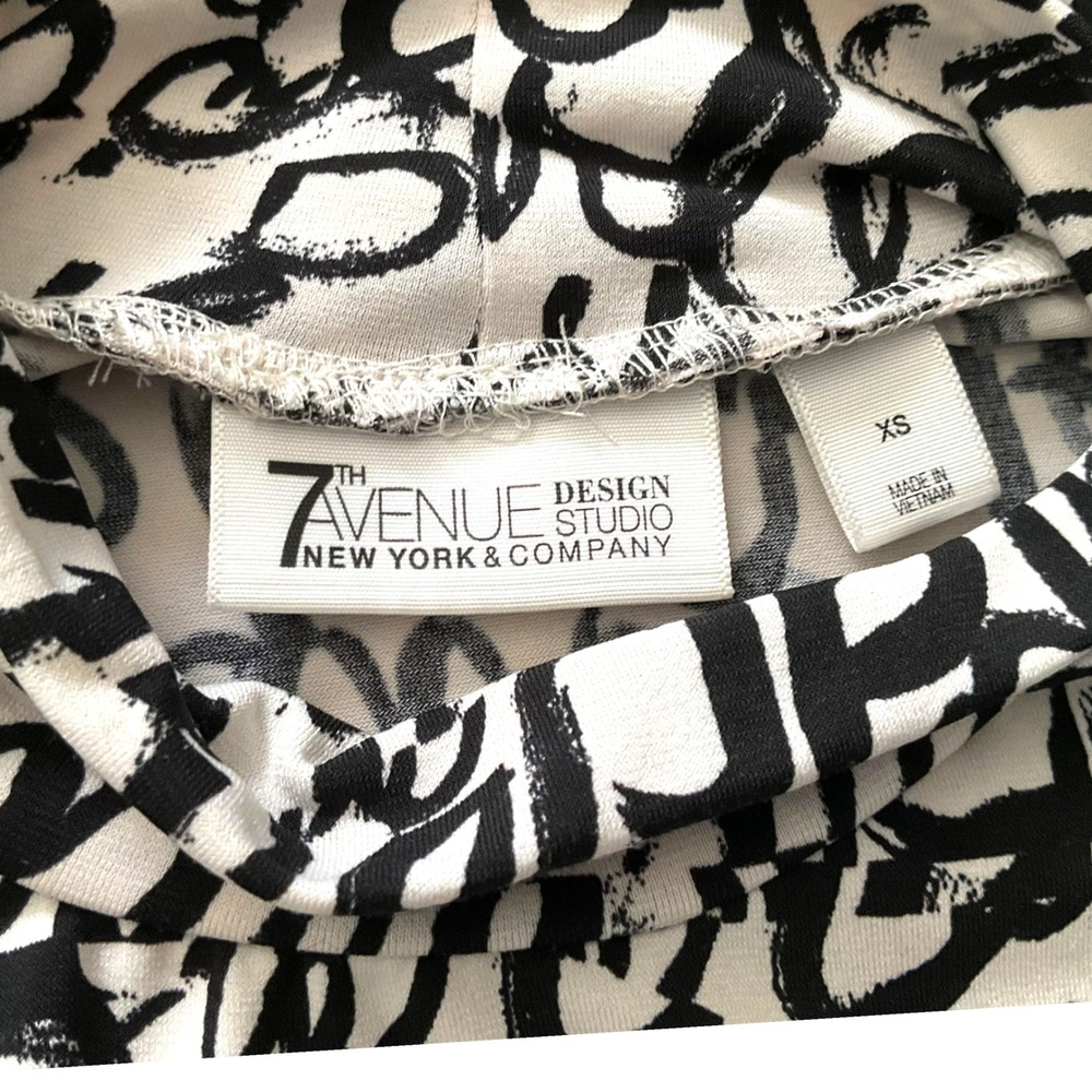 New York & Company 7th Avenue Mock Neck Graffiti Print Top Black White XS - Picture 4 of 7